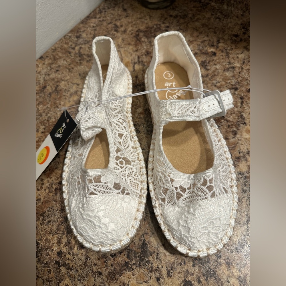 Art& class White Lace Flats kids size 3 new!